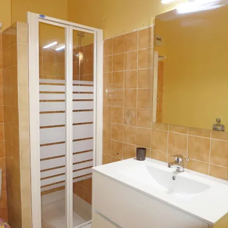 Studio La Galiote-1 By Interhome * سانت أي جولف